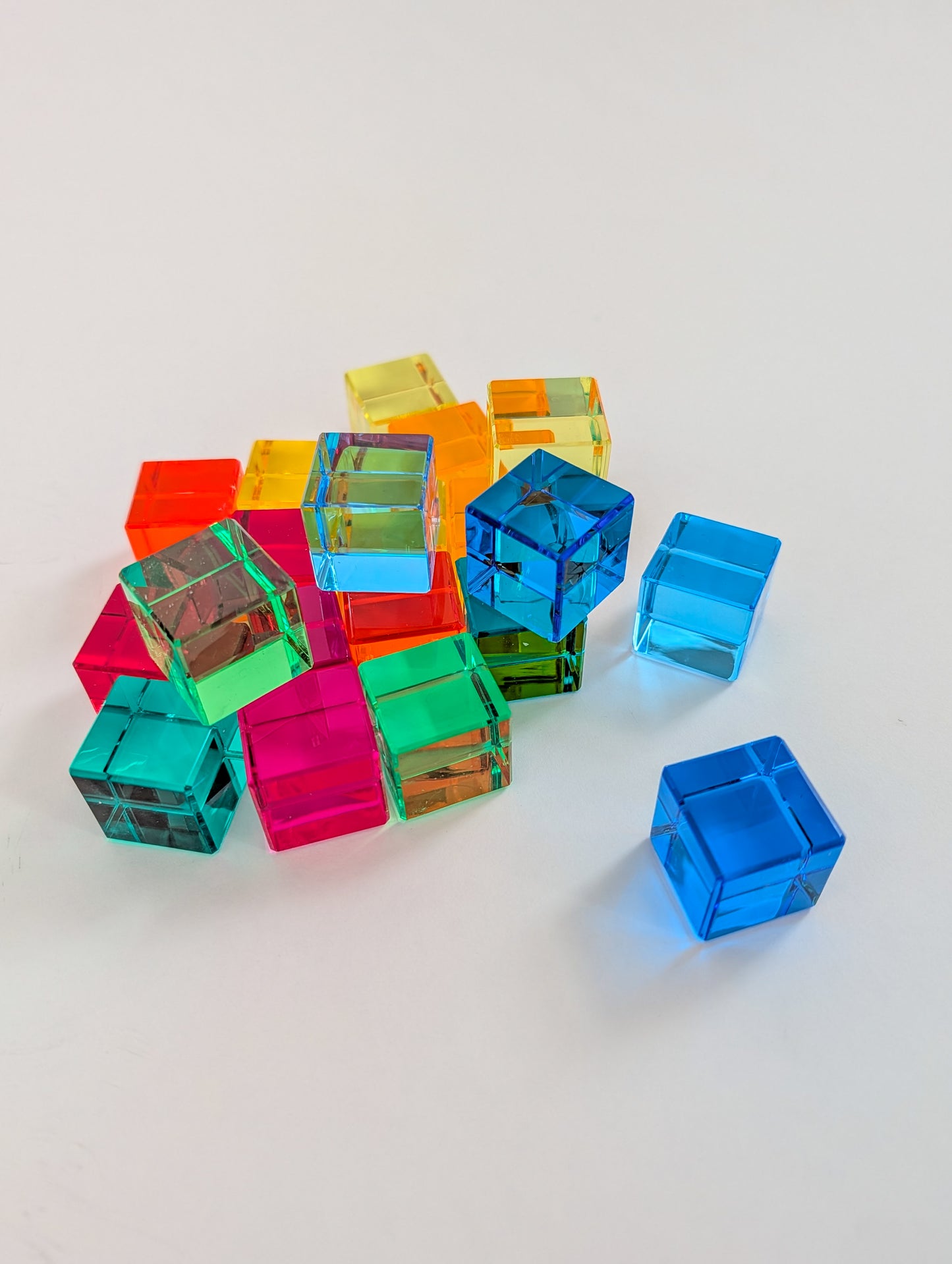Lucent Cubes
