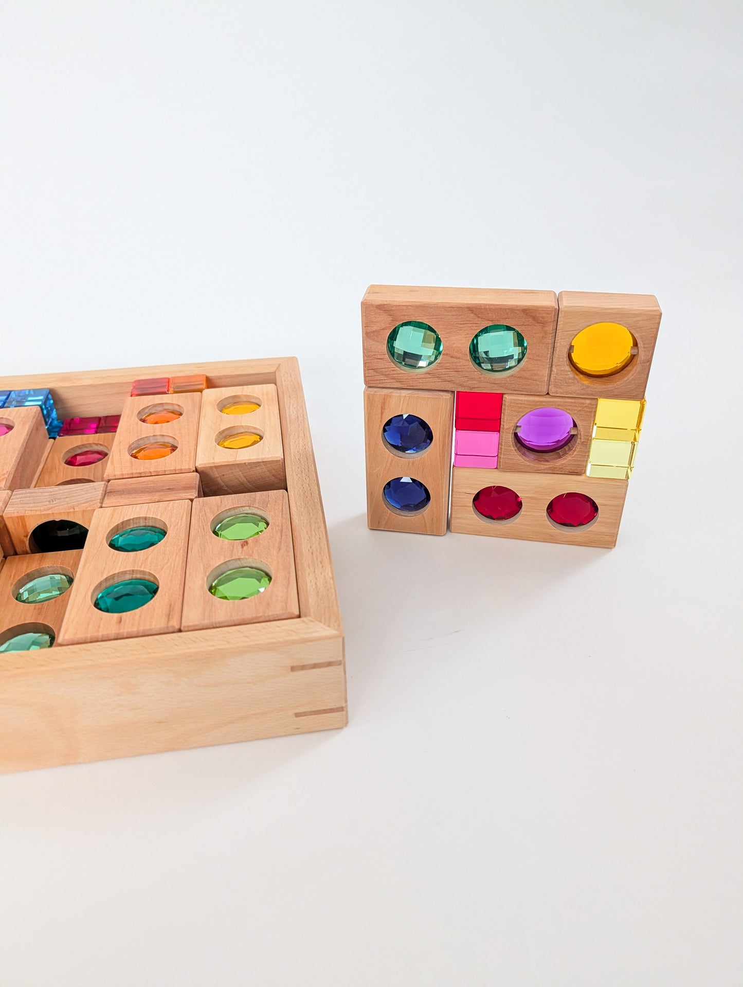 Small Color Track with Lucent Cubes